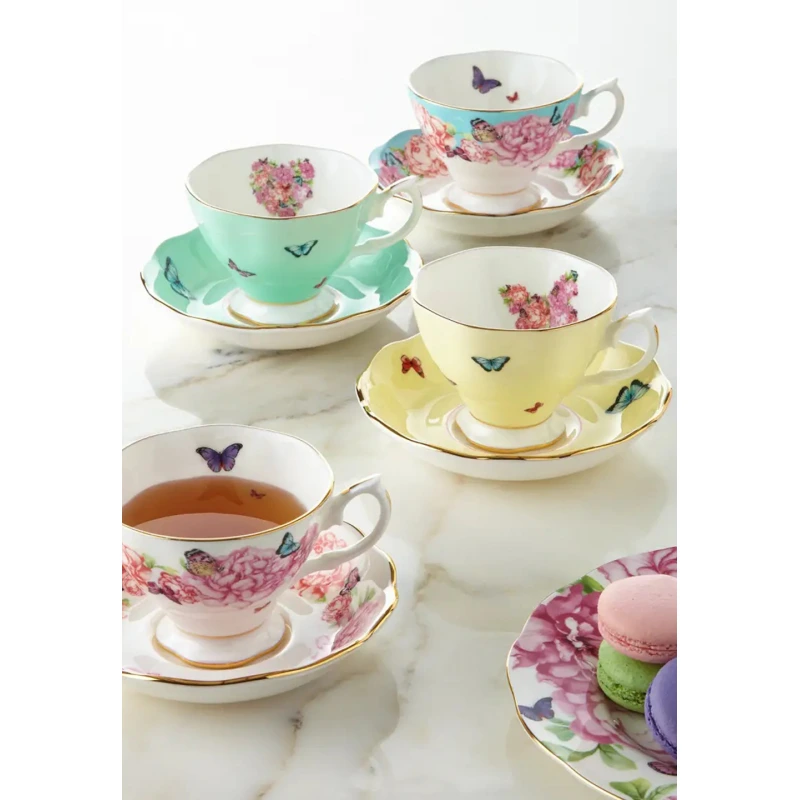 Луксозен комплект 4 чаши за кафе Wedgwood от костен порцелан и злато 22 карата, всяка с различен дизайн в бежово и тъмно кафяво