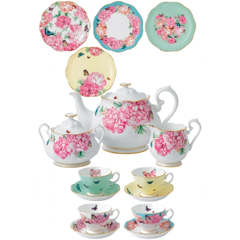 Луксозен комплект 4 чаши за кафе Wedgwood от костен порцелан и злато 22 карата, всяка с различен дизайн в бежово и тъмно кафяво